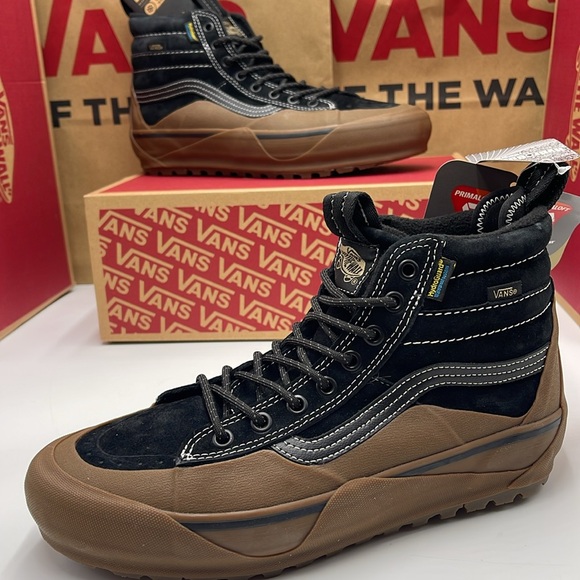 Vans Women’s Sk8-Hi Dip Mte-2
Black/Gum
VN0009QKB9M
Boots Cold Weather Sneakers - Picture 15 of 16